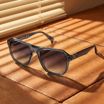 Lentes sol Tom polarizados UV400 fotografia editorial Bonoboss #color_azul