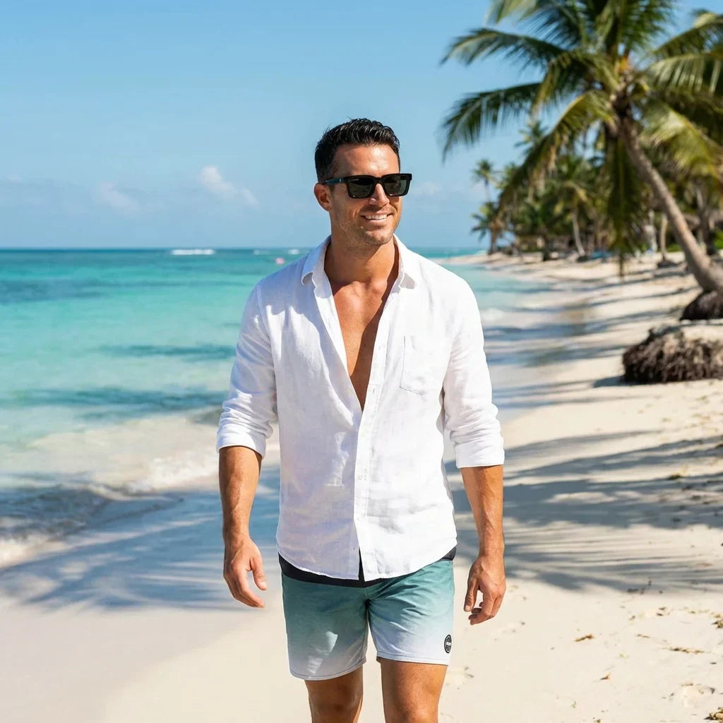 Hombre usando lentes sol Tokyo bio-acetato polarizados Negro hombre en playa proteccion solar UV400 Bonoboss #editorial_detail1 #color_negro