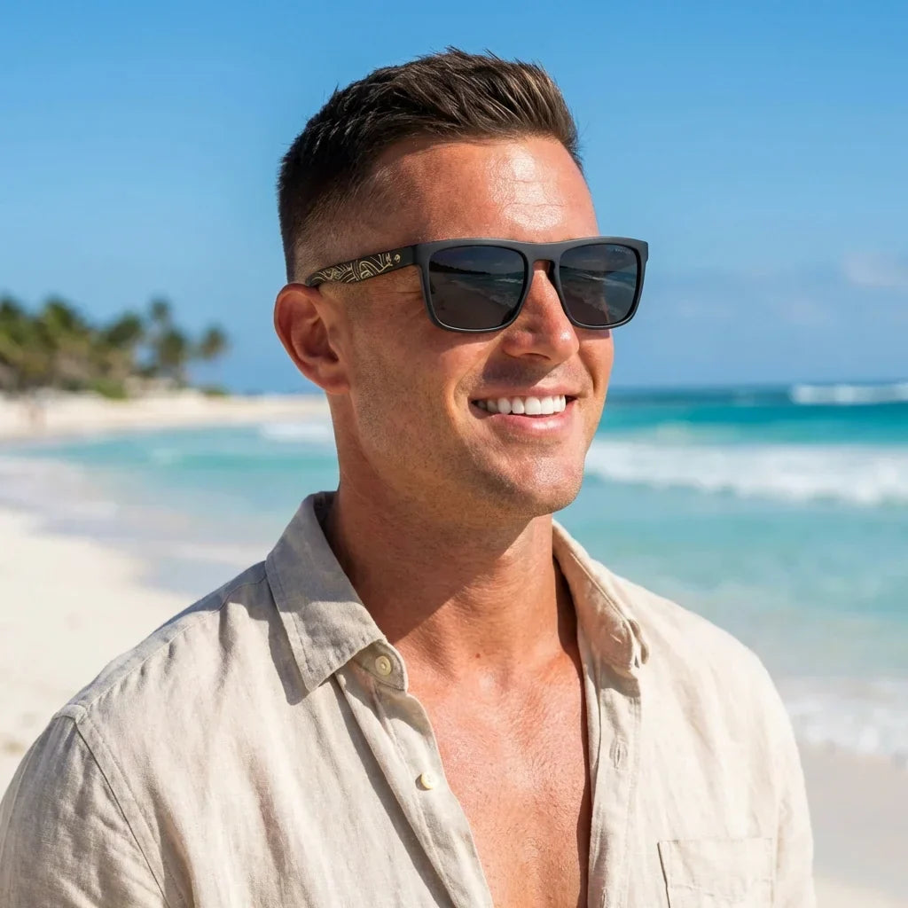 Lautaro Dark Designer's clásico lentes de sol madera vista frontal con protección UV400 #color_waves