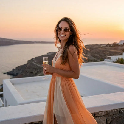 Mujer usando lentes sol New Lennon bio-acetato polarizados brown playa arena oceano proteccion UV estilo verano Bonoboss #editorial_sustentabilidad #color_brown