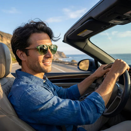 Hombre usando lentes sol Galapagos acetato madera polarizados verde conduciendo proteccion solar UV400 Bonoboss #editorial_detail1 #color_verde