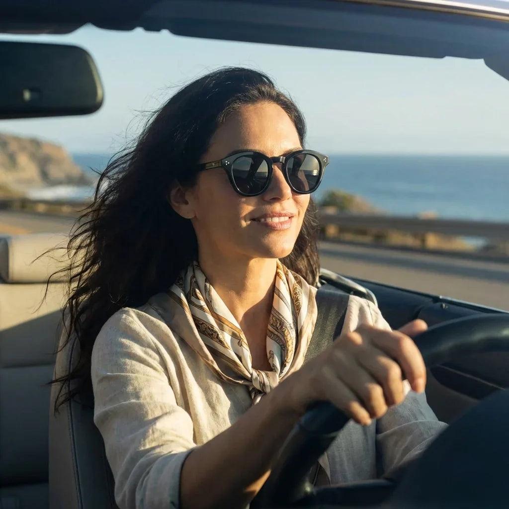 Mujer usando lentes sol Lenga polarizados UV400 mujer conduciendo proteccion solar carretera Bonoboss #color_negro