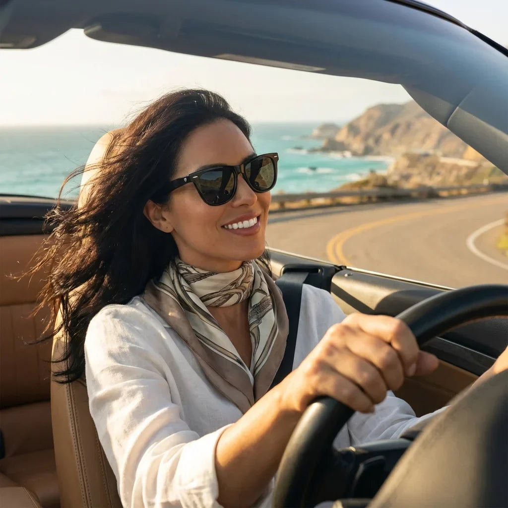 Mujer usando lentes sol Valencia polarizados UV400 mujer conduciendo proteccion solar carretera Bonoboss #color_negro