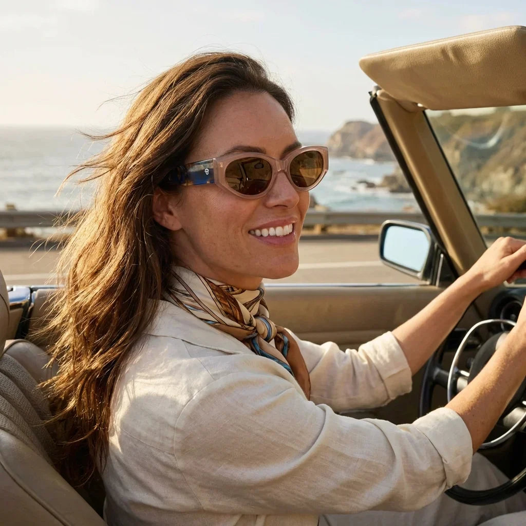 Mujer usando lentes sol Milan bio-acetato polarizados peach conduciendo reduce fatiga ocular carretera UV400 Bonoboss #editorial_detail1 #color_peach
