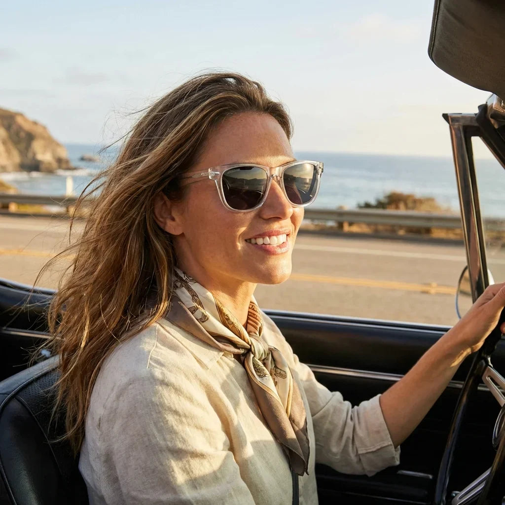 Mujer usando lentes sol Acacia XL polarizados UV400 mujer conduciendo proteccion solar carretera Bonoboss #color_transparente