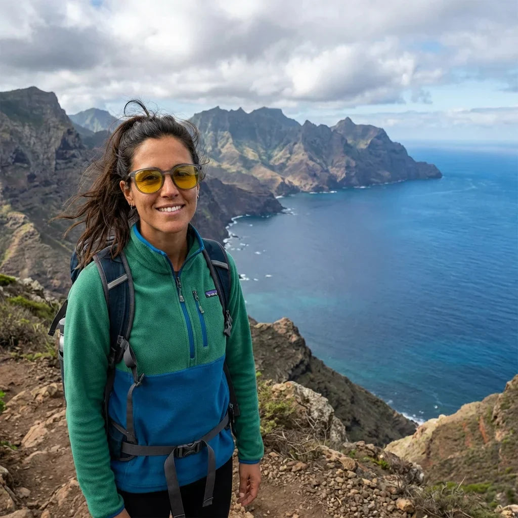 Mujer usando lentes sol Meli TSP bio-acetato TSP polarizados amarillo aventura outdoor naturaleza activa Bonoboss #editorial_sustentabilidad #color_amarillo