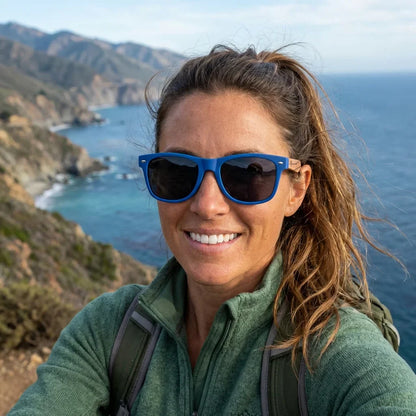 Vista angulada de Acacia gafas polarizadas para mujer #color_blue-smoke