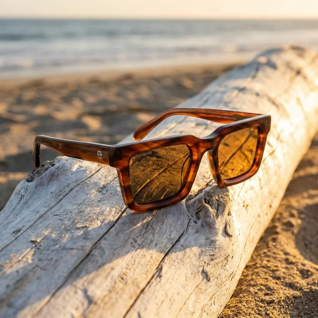 Lentes sol Tokyo polarizados UV400 sobre madera driftwood luz dorada Bonoboss #color_brown