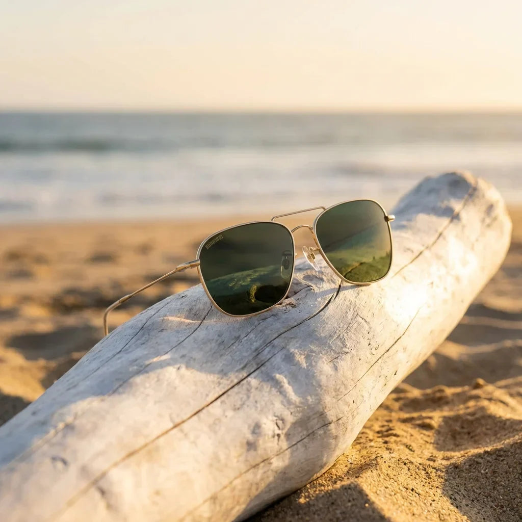 Lentes sol Commander Reverse polarizados UV400 sobre madera driftwood luz dorada Bonoboss #color_g15