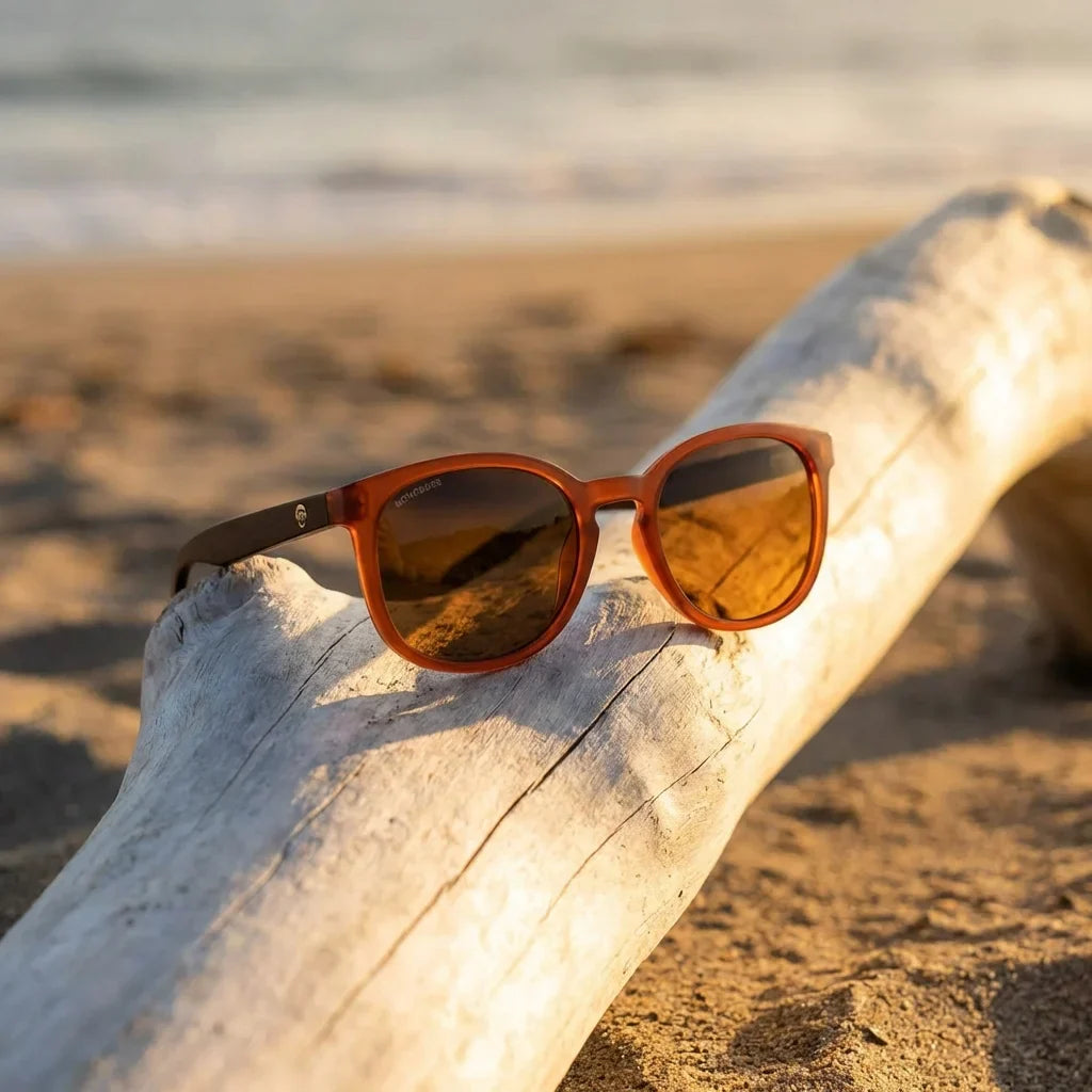 Vista frontal del modelo Meli Wine lentes de sol mujer café patas de madera #color_brown