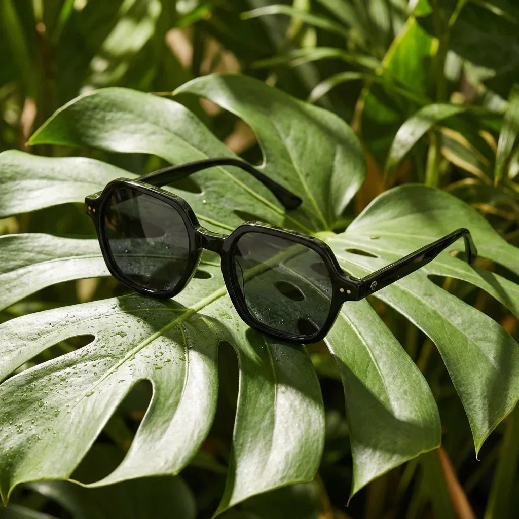 Canarias en negro lentes polarizados de frente patas de madera #color_negro