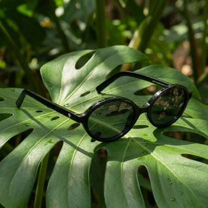 Modelo Guapi Island anteojos polarizados negro azabache frontal unisex #color_negro