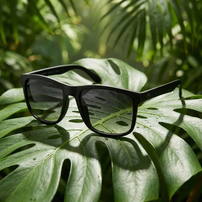 Negro azabache Rapanui RPET lentes de sol UV400 unisex frontal #color_negro