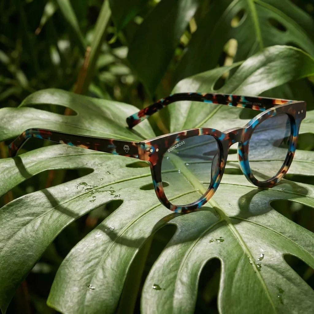 Lentes sol Meli polarizados bio-acetato azul composicion botanica monstera tropical biodegradable Bonoboss #editorial_grid2 #color_azul