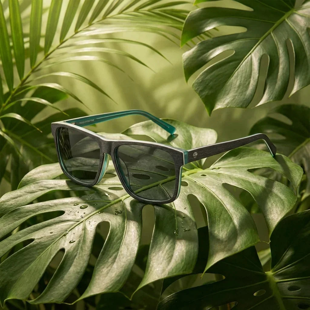 Keule XL gafas polarizadas con acabado premium vista frontal azul oscuro #color_darkblue