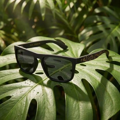 Modelo Lautaro Dark Designer's anteojos polarizados frontal unisex #color_waves