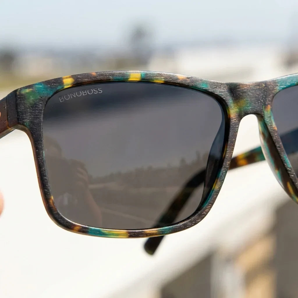 Lentes sol Keule polarizados UV400 madera verde close-up lente coating espejado detalle optico Bonoboss #editorial_grid1 #color_verde