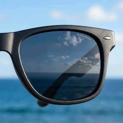 Vista frontal de Acacia Dark armazones ópticos color negro para hombre y mujer #color_negro