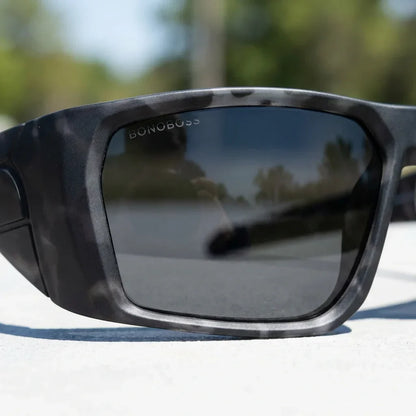 Salmon Seeker lentes para correr vista de frente unisex #color_dark-camo