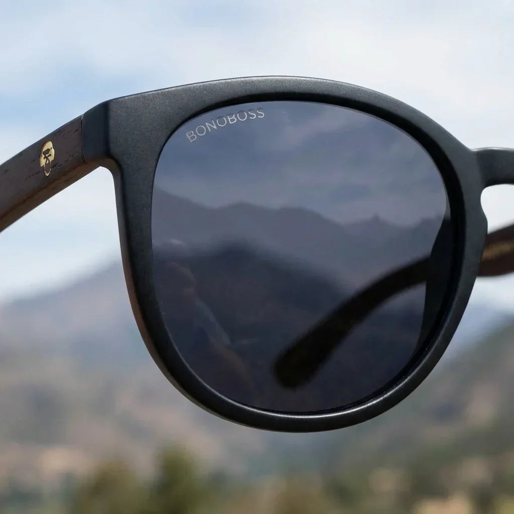 Lentes sol Meli Dark polarizados UV400 bio-acetato Negro close-up lente coating espejado detalle optico Bonoboss #editorial_polarizado #color_negro