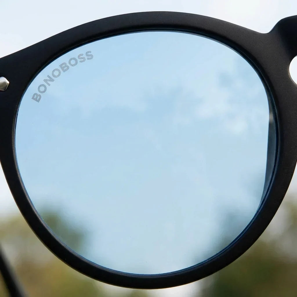 Lentes sol Temuco RPET polarizados UV400 detalle lente coating espejado precision optica Bonoboss #editorial_polarizado #color_negro