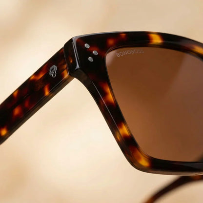 Lentes sol Bruna polarizados UV400 macro textura acetato vetas detalle premium Bonoboss #color_carey
