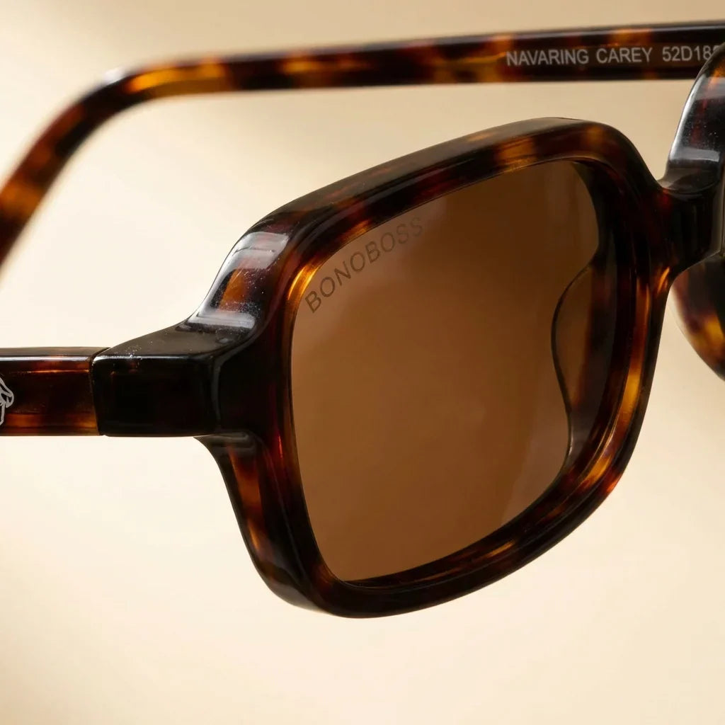 Navarino en carey tortoise lentes polarizados de frente patas de madera #color_carey