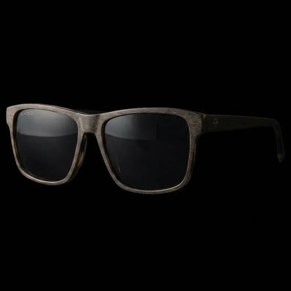Lentes sol Keule XL polarizados UV400 madera cacao frontal dramatico close-up detalle lente premium Bonoboss #editorial_grid1 #color_cacao