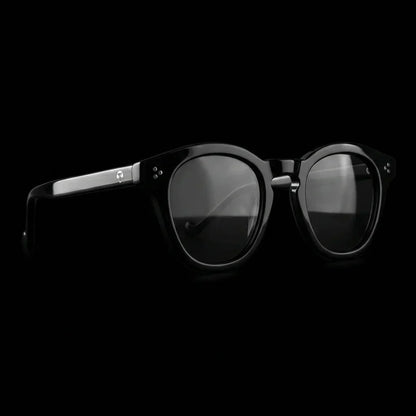 Lentes sol Lenga polarizados UV400 frontal dramatico luz editorial Bonoboss #color_negro