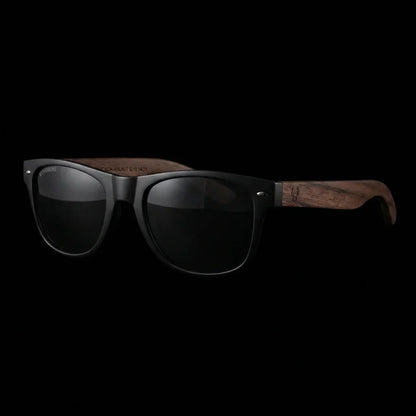 Lentes sol Acacia Nogal polarizados UV400 frontal dramatico luz editorial Bonoboss #color_smoke