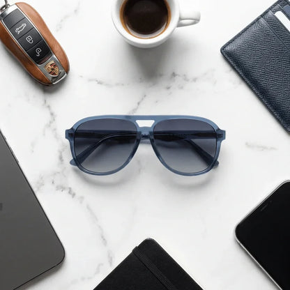 Vista frontal del modelo Orson lentes de sol mujer azul vibrante patas de madera #color_azul