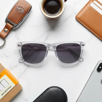 Vista frontal del modelo Acacia XL lentes de sol mujer acabado transparente patas de madera #color_transparente