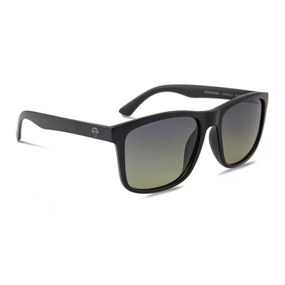 lentes de sol polarizados hechos con botellas plasticas recicladas para hombre y mujer de color negro con lentes degradé verde olivo vista angulada #color_black