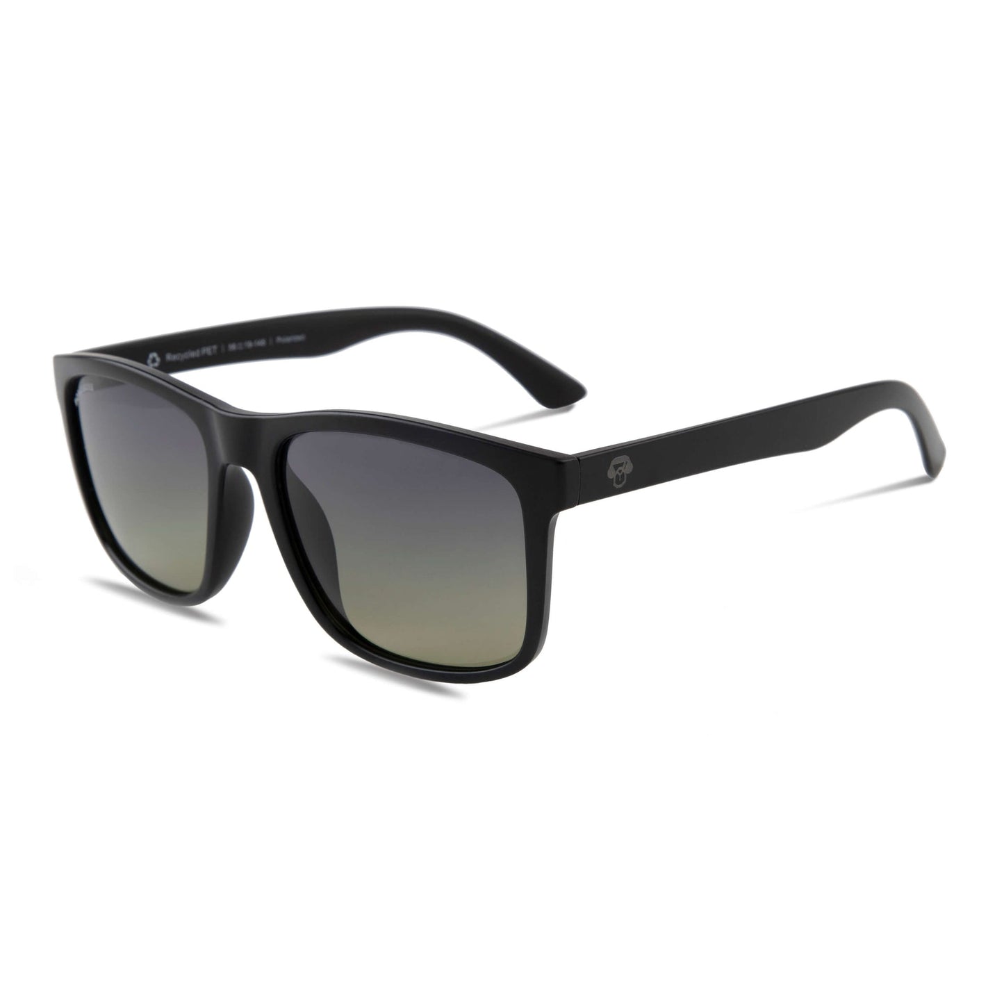 lentes de sol polarizados hechos con botellas plasticas recicladas para hombre y mujer de color negro con lentes degradé verde olivo vista angular #color_black