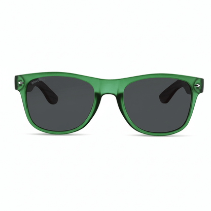 anteojos de sol polarizados de plastico reciclado regalo corporativo de color verde y lentes polarizadas de color negro vista frontal #color-marco_forest