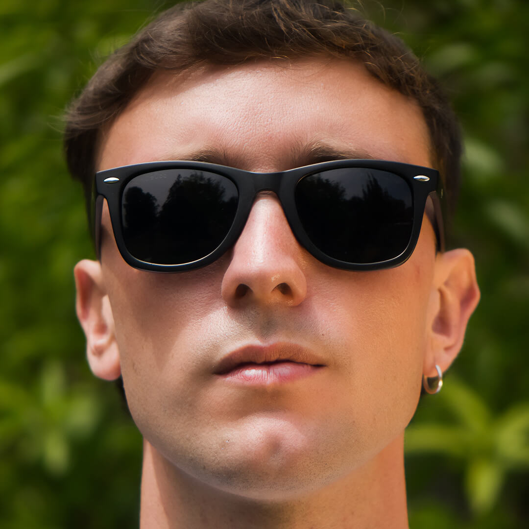 Frontal Acacio RPET lentes de sol hombre tono negro plástico reciclado #color_negro