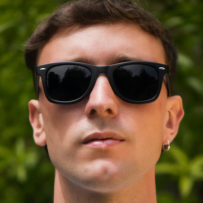 Frontal Acacio RPET lentes de sol hombre tono negro plástico reciclado #color_negro