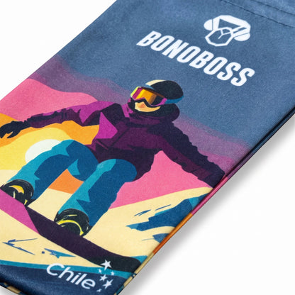 Bolso de Microfibra Powder Bonoboss 17x9 cm — detalle macro del logo y la textura de microfibra, premium diseñado en Chile