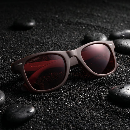 Lentes sol Acacia RPET Café polarizados UV400 sobre arena negra volcanica Bonoboss #color_rojo
