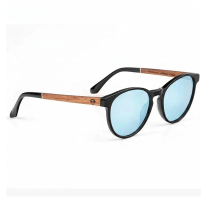 Lentes de sol Bonoboss Chiloé 220 Negro cristal Espejado Azul Ice vista tres cuartos armazón bio-acetato varilla madera UV400 #editorial_angulo45 #color_azul_ice