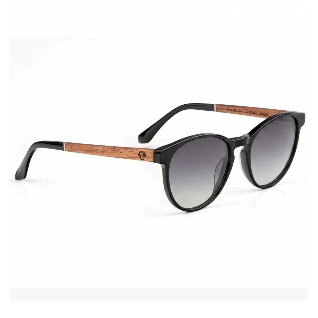 Lentes de sol Bonoboss Chiloé 220 Negro cristal Degradé Gris vista tres cuartos armazón bio-acetato varilla madera UV400 #editorial_angulo45 #color_degrade_gris