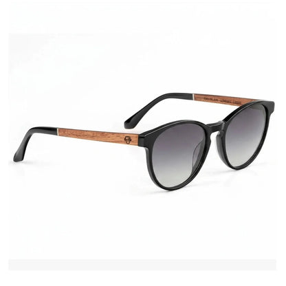 Lentes de sol Bonoboss Chiloé 220 Negro cristal Degradé Gris vista tres cuartos armazón bio-acetato varilla madera UV400 #editorial_angulo45 #color_degrade_gris