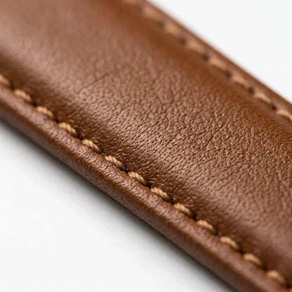 Bonoboss Correa Cuero Premium 22mm Brown - macro detalle costura textura #editorial_wb_macro_stitch #color_brown