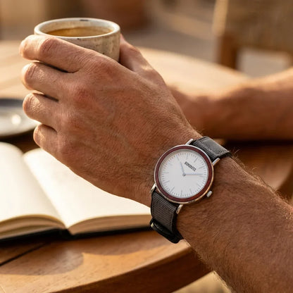 Bonoboss Correa Canvas + TPU 22mm Gris - lifestyle muneca con reloj Toki Bonoboss #editorial_ctx_wrist_action #color_gris