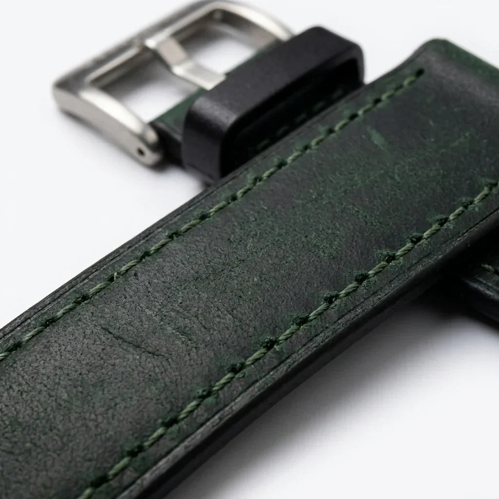 Bonoboss Correa Cuero Premium 22mm Verde - macro detalle costura textura #editorial_wb_macro_stitch #color_verde
