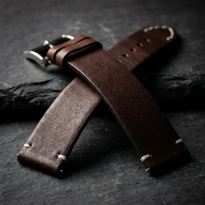 Bonoboss Correa Cuero Premium 22mm Cafe - macro textura material natural (v2) #editorial_ctx_macro_texture_v2 #color_cafe