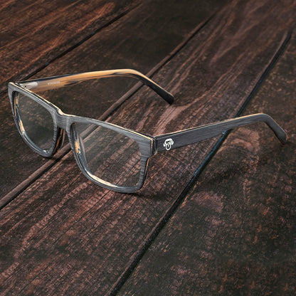 vista frontal de armazones o marcos opticos de material sustentable reciclado ecologico de forma rectangular de color negro para hombre y mujer de cara redonda#color_gris