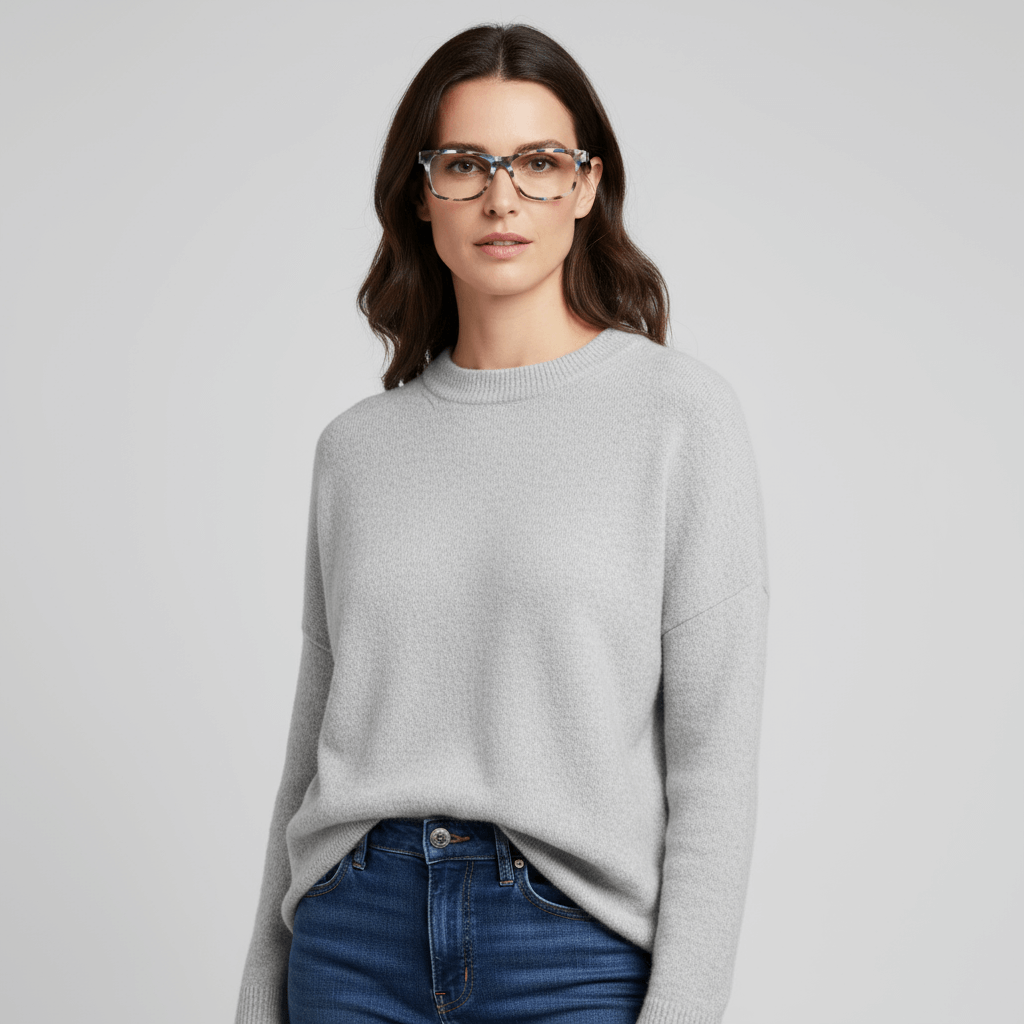 la vista lateral 3/4 de una modelo mujer de cara redonda usando unos armazones marcos opticos lentes con receta de forma rectangular de #color_blue