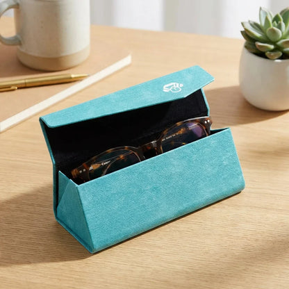 Estuche origami para lentes calipso abierto en escritorio minimalista Bonoboss #color_calipso