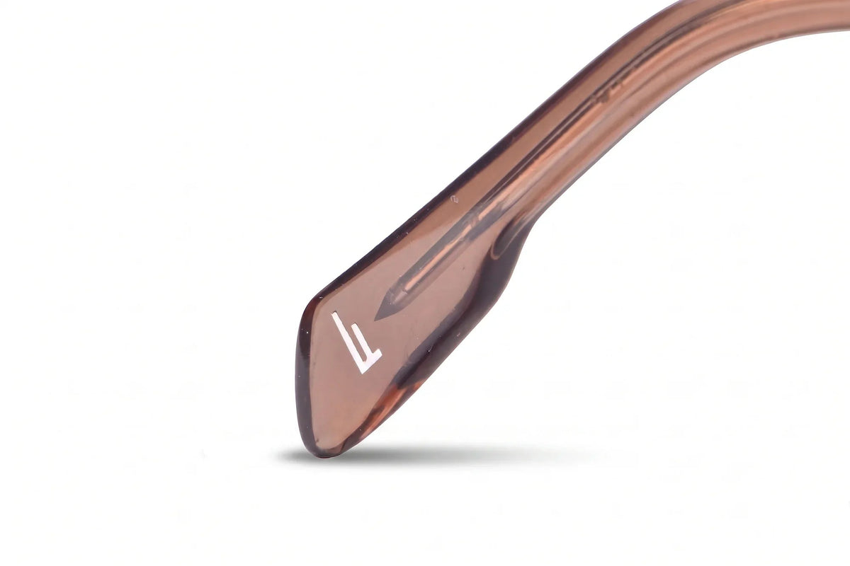 Anteojos de sol Fiore 1014 Brown con cristal espejado silver: detalle del logo grabado en la patilla #color_espejado-silver